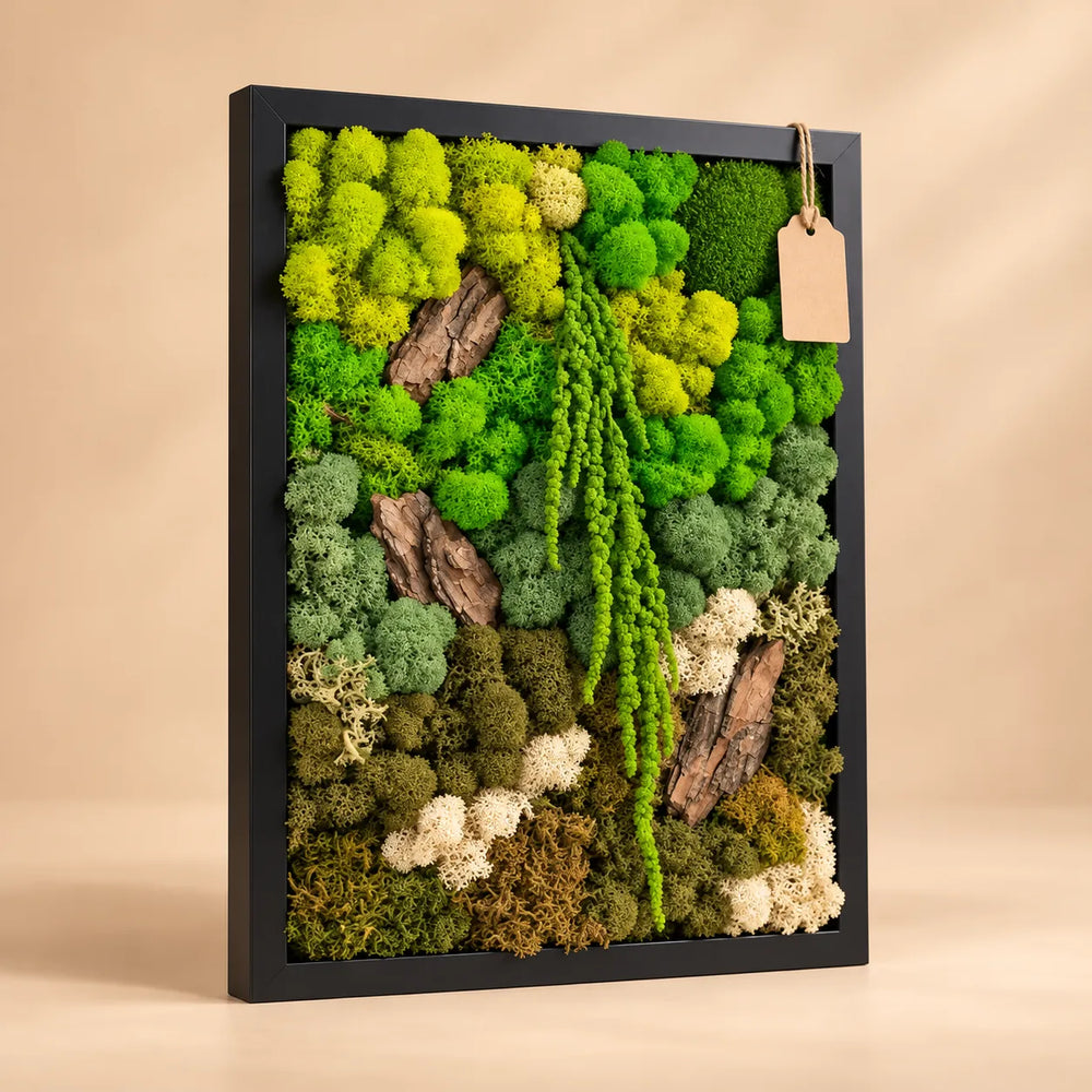 Quadro in muschio e licheni stabilizzati EcoMosaico 43x53 cm con cornice nera, licheni verdi e corteccia naturale