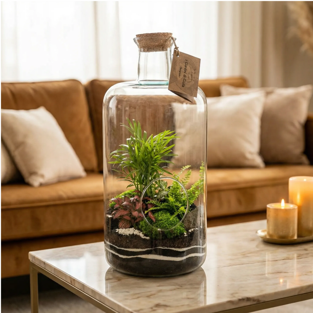 Terrarium bottiglia tavolino marmo salotto elegante divano velluto candele luxury