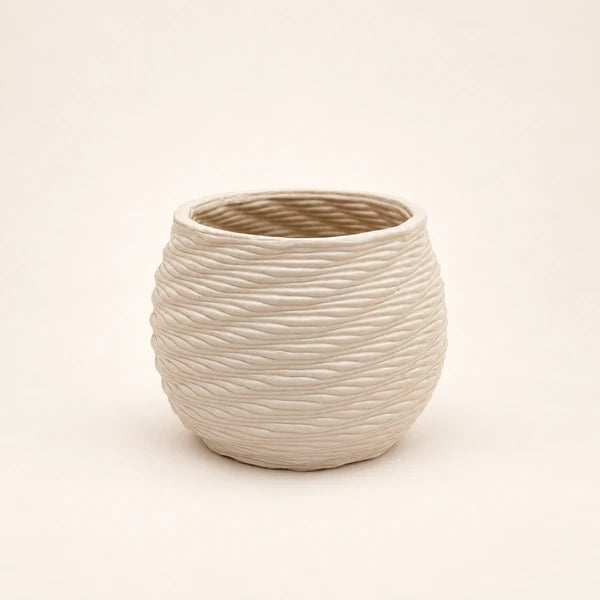 Vaso Carina in ceramica Made in Italy da 10 cm, color avorio, con superficie ondulata