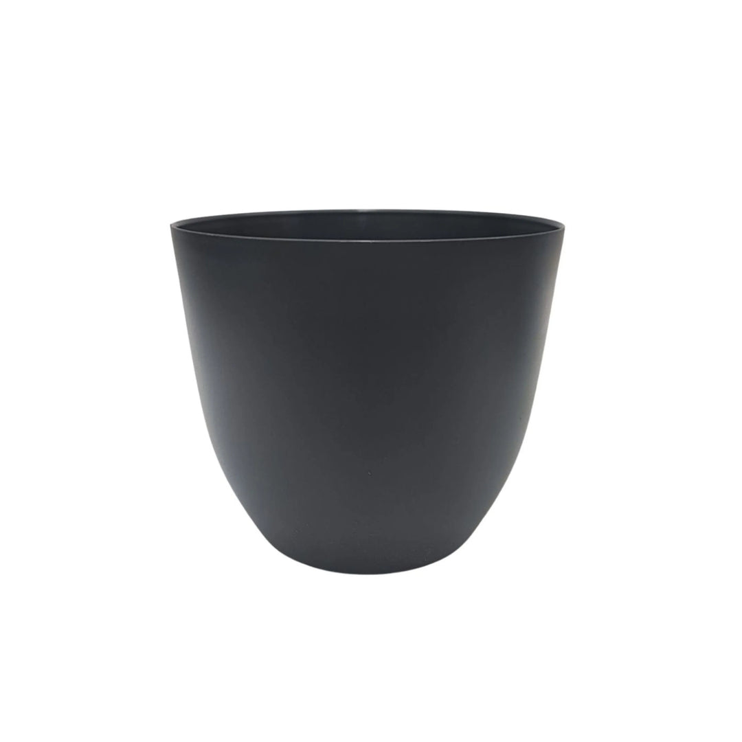 Vaso moderno tondo in plastica antracite opaco, perfetto per valorizzare piante tropicali da appartamento